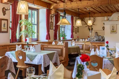 Ein Restaurant oder anderes Speiselokal in der Unterkunft Alpenland St Johann