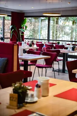 Ein Restaurant oder anderes Speiselokal in der Unterkunft Alpenland St Johann
