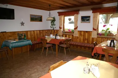 Ein Restaurant oder anderes Speiselokal in der Unterkunft Pension Oberhorner