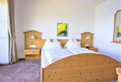 Ein Bett oder Betten in einem Zimmer der Unterkunft Hotel Stadler am Attersee