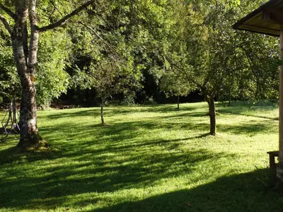 Ein Garten an der Unterkunft Sportlerhof - Alimann UaB