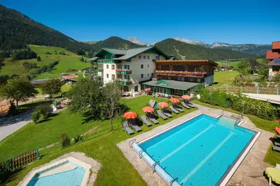 Ein allgemeiner Bergblick oder ein Berglick von des Hotels aus