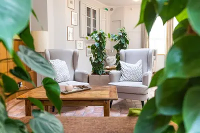 Ein Sitzbereich in der Unterkunft Hotel Försterhof lebe pur, genieße den Tag