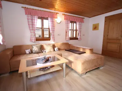 Ein Sitzbereich in der Unterkunft Mansion in Eben near Ski Salzburger Sportwelt