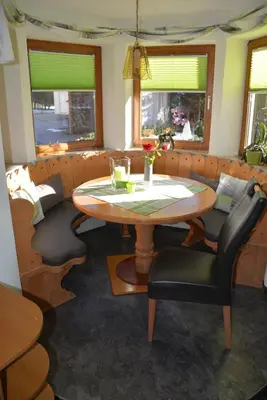Ein Sitzbereich in der Unterkunft Unterbleiwanghof