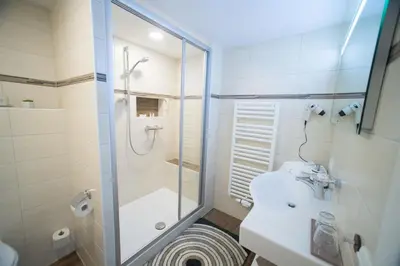 Ein Badezimmer in der Unterkunft Dormio Gasthof Höllwirt