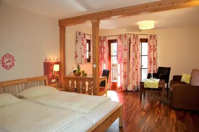 Ein Bett oder Betten in einem Zimmer der Unterkunft Dachstein West Hotel GmbH-Kirchenwirt Russbach
