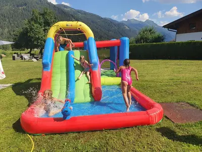 Der Swimmingpool an oder in der Nähe von Ferienhof Kasparbauer