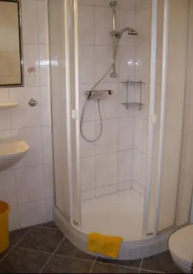 Ein Badezimmer in der Unterkunft Hotel-Pension Stallinger