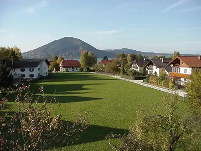 Ein allgemeiner Bergblick oder ein Berglick von der Pension aus