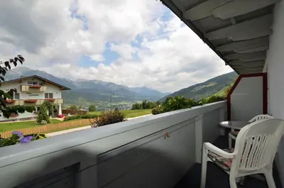 Ein allgemeiner Bergblick oder ein Berglick von der Ferienwohnung aus