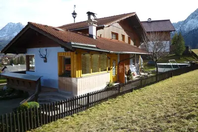 Ein allgemeiner Bergblick oder ein Berglick von der Ferienwohnung aus