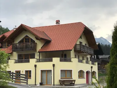 Das Gebäude in dem sich die Ferienwohnung befindet