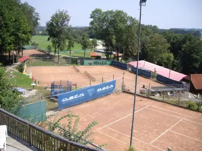 Tennis und/oder Squash in der Unterkunft Hotel Pension Stadlhuber Aktivpark Kremsmünster oder in der Nähe