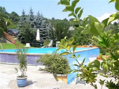 Der Swimmingpool an oder in der Nähe von Hotel Pension Stadlhuber Aktivpark Kremsmünster