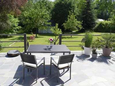 Ein Garten an der Unterkunft Ferienwohnung in Seewalchen