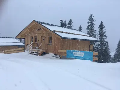 Holzknechthütte im Winter