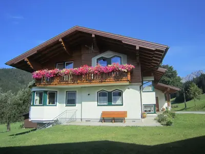 Das Gebäude in dem sich die Ferienwohnung befindet