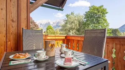 Ein allgemeiner Bergblick oder ein Berglick von der Ferienwohnung aus