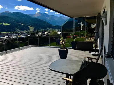 Ein allgemeiner Bergblick oder ein Berglick von der Ferienwohnung aus