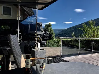 Ein allgemeiner Bergblick oder ein Berglick von der Ferienwohnung aus