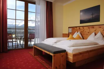 Ein Bett oder Betten in einem Zimmer der Unterkunft Hotel Erlebniswelt Stocker