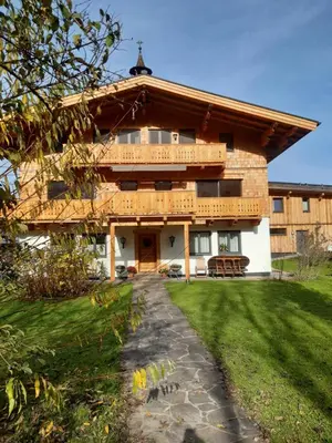 Das Gebäude in dem sich der Bauernhof befindet
