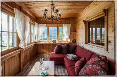 Ein Sitzbereich in der Unterkunft Das Haus am Grundlsee - Your Austrian Home