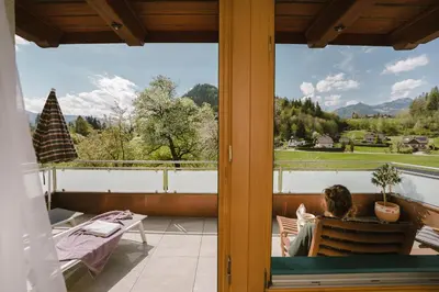 Ein allgemeiner Bergblick oder ein Berglick von der Pension aus
