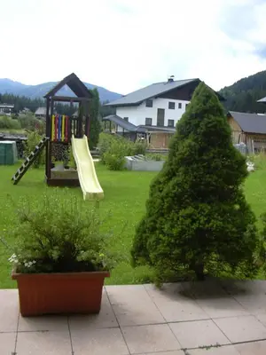 Ein Kinderspielbereich in der Unterkunft Gästehaus Sams