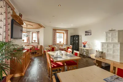 Ein Sitzbereich in der Unterkunft Resort Amadeus-Landhaus Amadeus