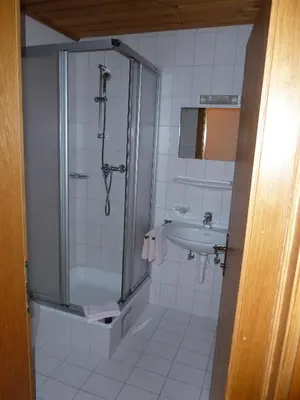 Ein Badezimmer in der Unterkunft Pension Edelweiss