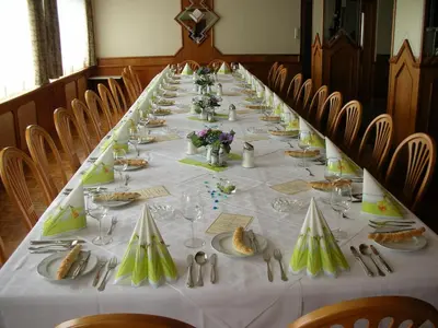 Ein Restaurant oder anderes Speiselokal in der Unterkunft Hotel Hallerhof