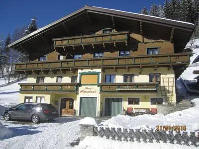 Das Gebäude in dem sich die Pension befindet