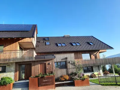 Das Gebäude in dem sich der Bauernhof befindet