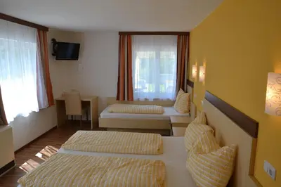 Ein Bett oder Betten in einem Zimmer der Unterkunft Gasthof Roitner