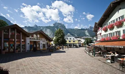 Ein allgemeiner Bergblick oder ein Berglick von der Pension aus