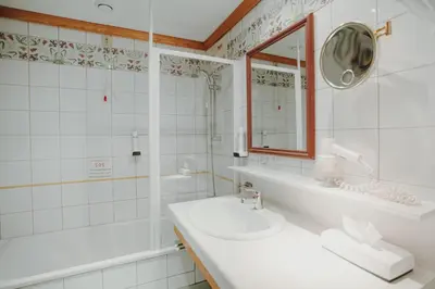 Ein Badezimmer in der Unterkunft Langwies Genussherberge