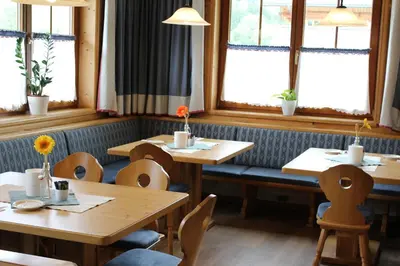 Ein Sitzbereich in der Unterkunft ApartHotel Holzerhof