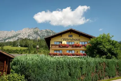 Ein allgemeiner Bergblick oder ein Berglick von des Bed & Breakfasts aus