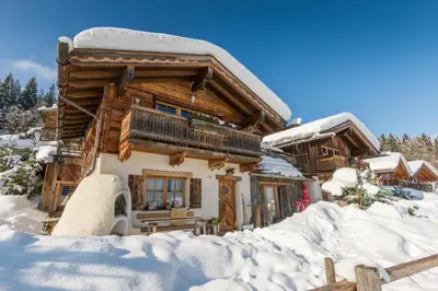Almdorf Flachau - Luxus Hüttenurlaub im Winter