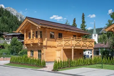 Das Gebäude in dem sich das Chalet befindet