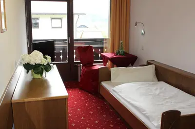 Ein Sitzbereich in der Unterkunft Hotel Lindwurm