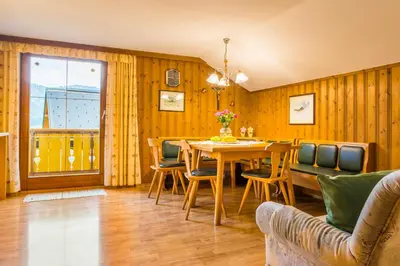 Ein Sitzbereich in der Unterkunft Am Ferienbauernhof Schmiedbauer com Salzkammergut