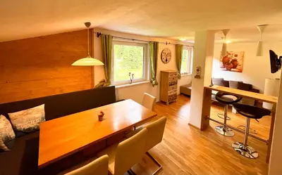 Ein Sitzbereich in der Unterkunft Montanara Apartment & Zimmer