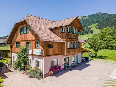 Ein allgemeiner Bergblick oder ein Berglick von der Ferienwohnung aus