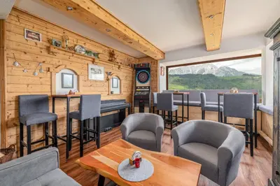 Ein allgemeiner Bergblick oder ein Berglick von des Hotels aus