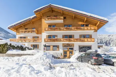 Ein allgemeiner Bergblick oder ein Berglick von des Bed & Breakfasts aus