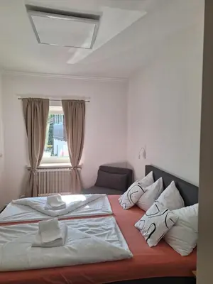 Ein Bett oder Betten in einem Zimmer der Unterkunft Mentenwirt Pension&Appartements