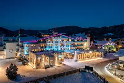 Ein allgemeiner Bergblick oder ein Berglick von des Hotels aus
